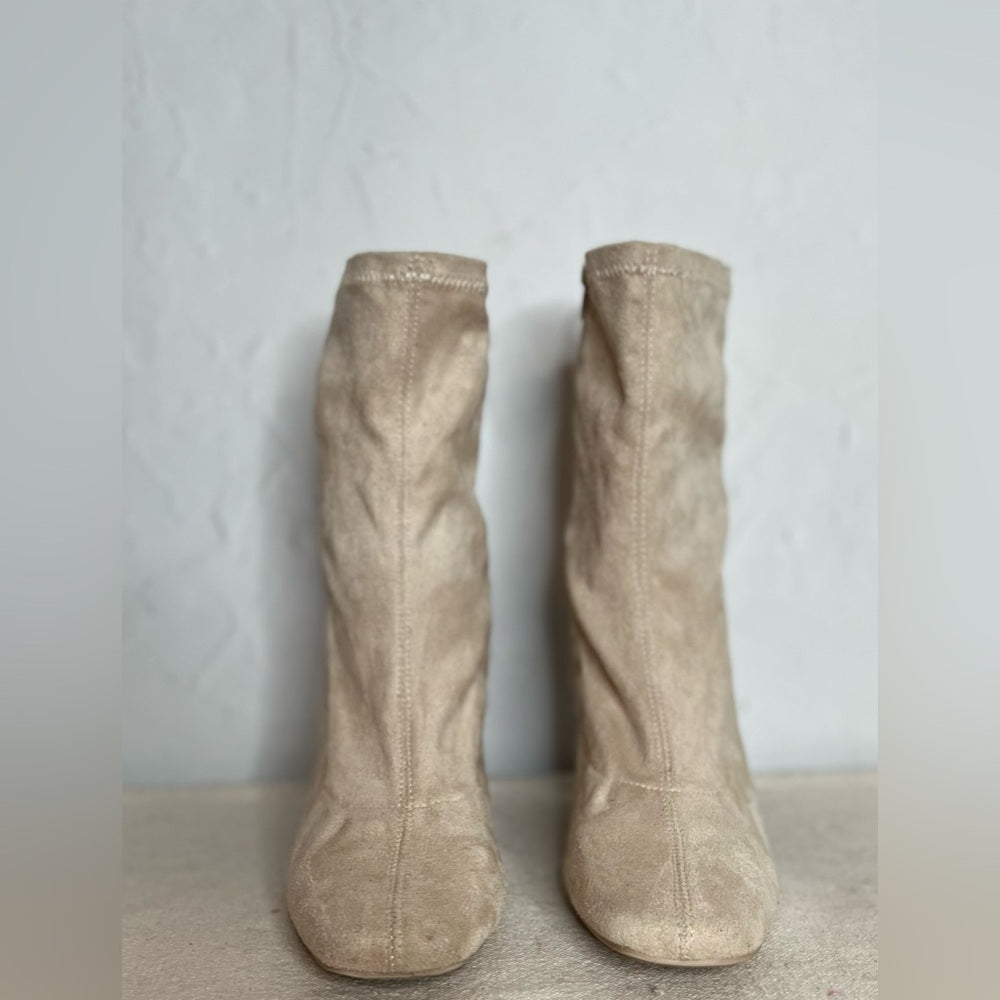 FOREVER 21 off white mid high heeled boots