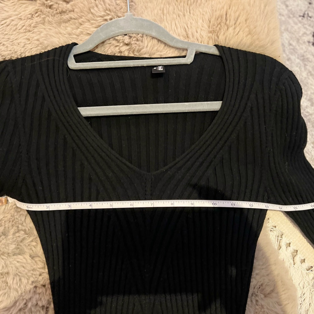 WOLFORD V-neck merino wool ribbed sweater