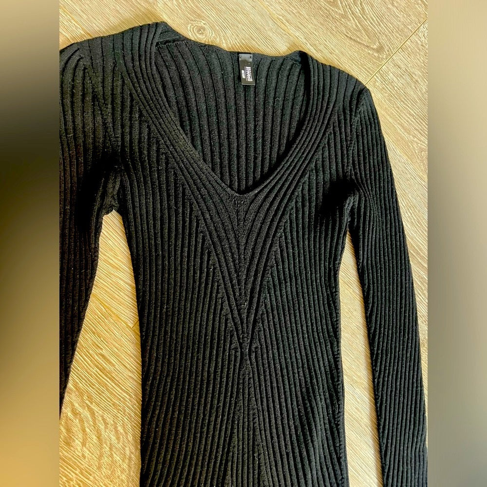 WOLFORD V-neck merino wool ribbed sweater