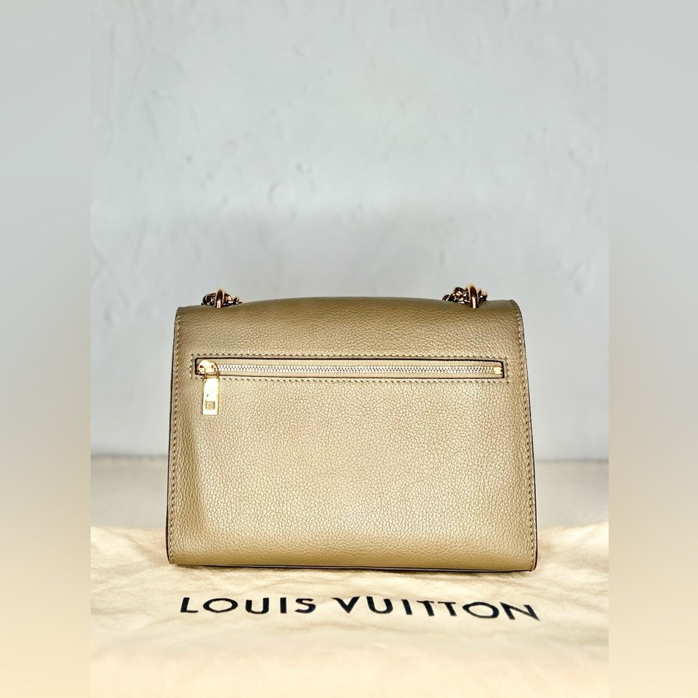 LOUIS VUITTON Lockme calfskin should bag with chain strap