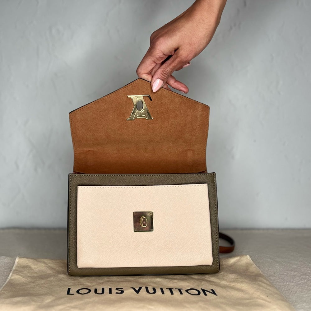 LOUIS VUITTON Lockme calfskin should bag with chain strap