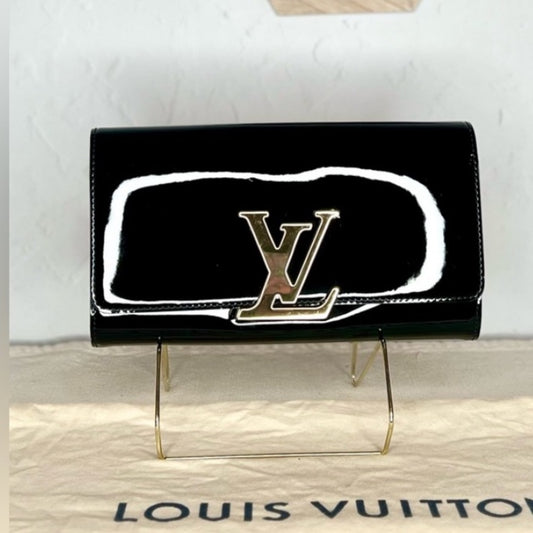 LOUIS VUITTON *REDUCED*Sobe Louise EW clutch