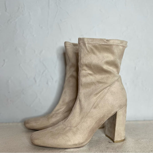 FOREVER 21 off white mid high heeled boots